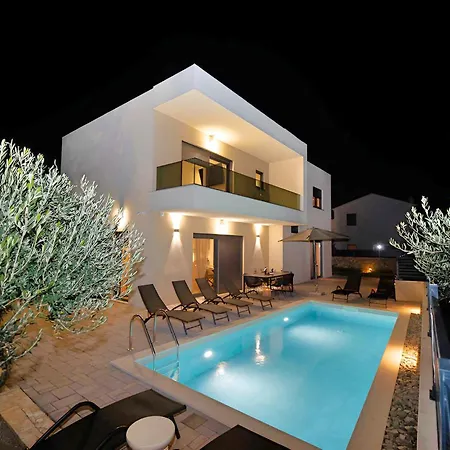 Timm - Luxury Villa *